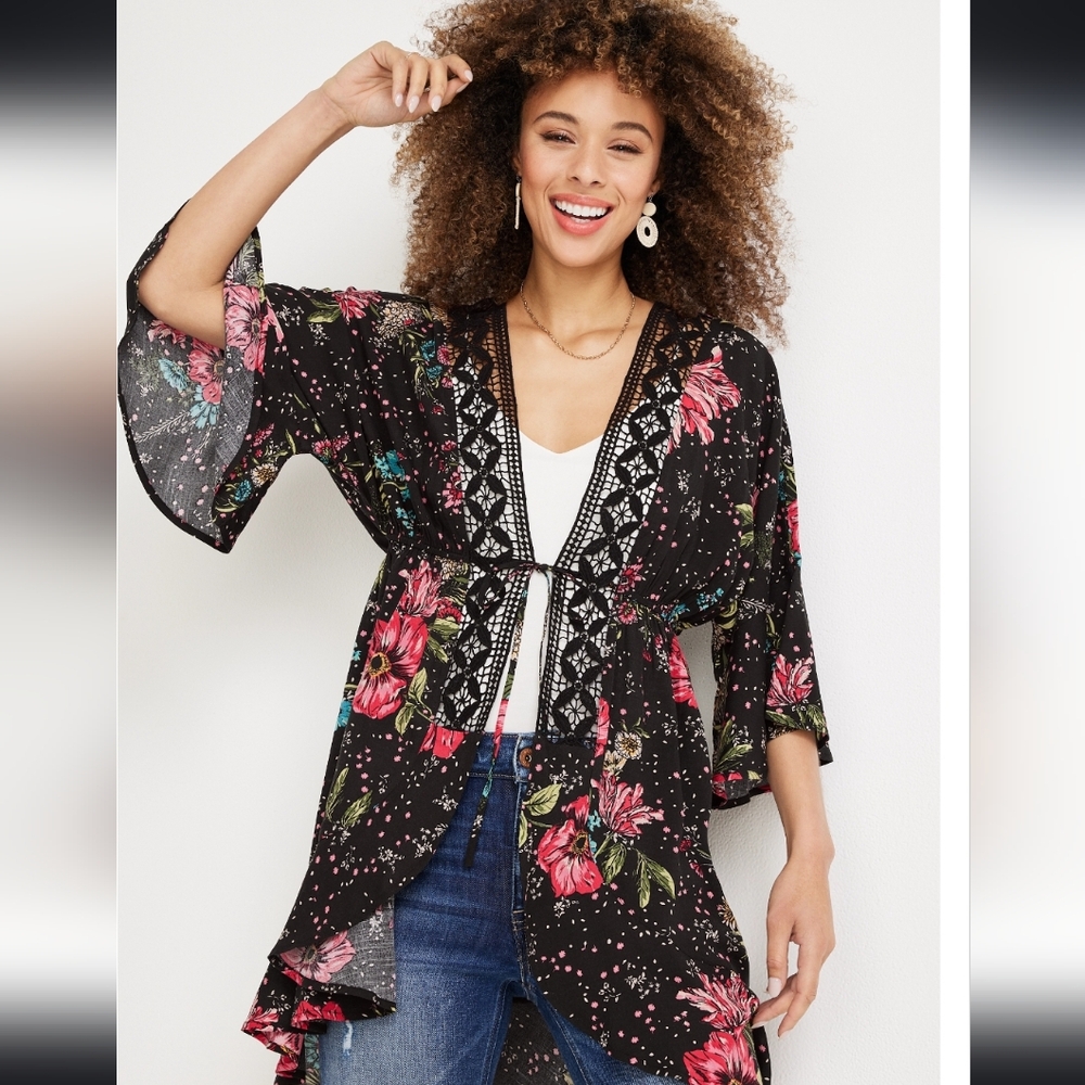 Maurices, Large, Floral Crochet Trim Kimono